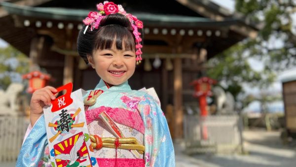 11月15日は三重県の神社で七五三参りをして晴れ姿の子どもたちを見よう!